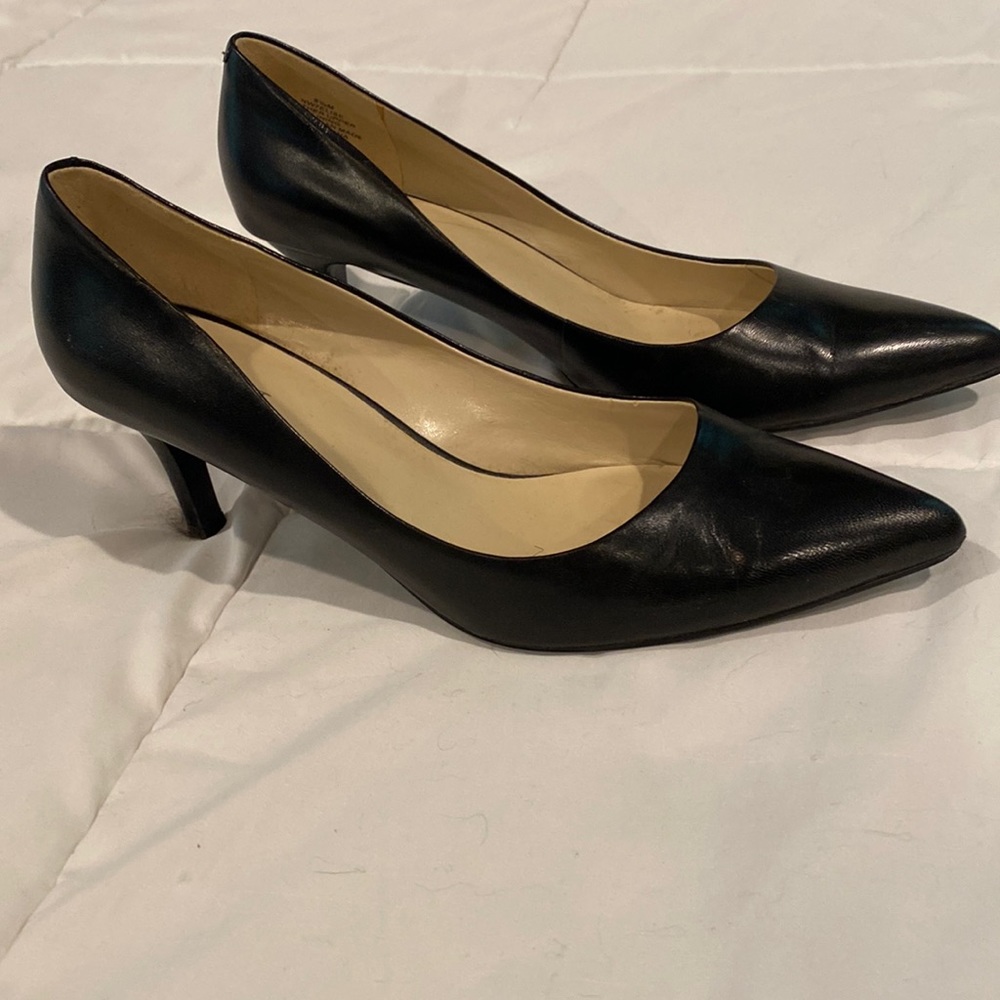 Nine West classic pumps